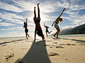 beach-bikini-coast-friends-girls-h3rsmile.tumblr.com-Favim.com-63744